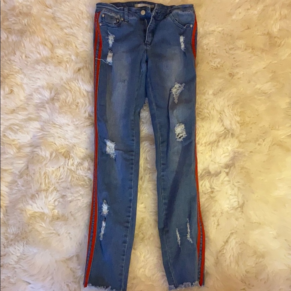 ♥︎ DISTRESSED JEANS ♥︎